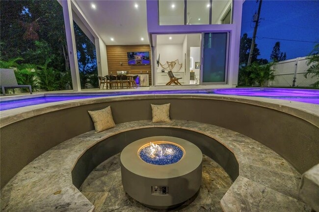 Building Photo - 2065 Goldenrod St