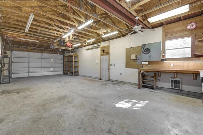 Building Photo - 21415 Boggy Ford Rd