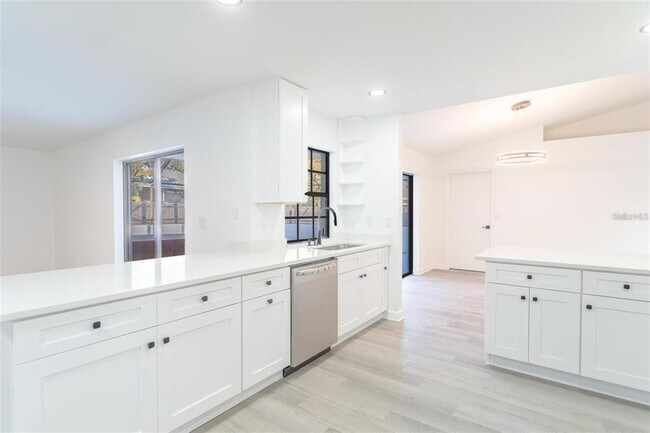 Building Photo - 341 Sterling Dr