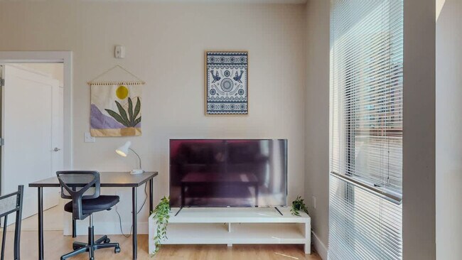 Building Photo - 573 Bedford St