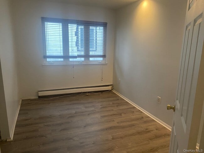 Building Photo - 723 Hungry Harbor Rd