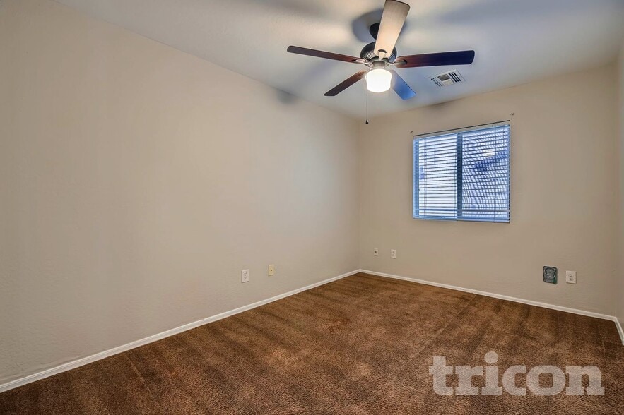 Building Photo - 1351 E Stirrup Ln