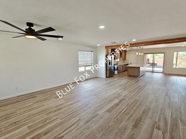 Building Photo - 5440 W Placita De La Promesa
