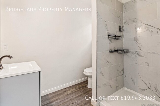 Building Photo - **$500 OFF FIRST MONTH'S RENT** Convenient...