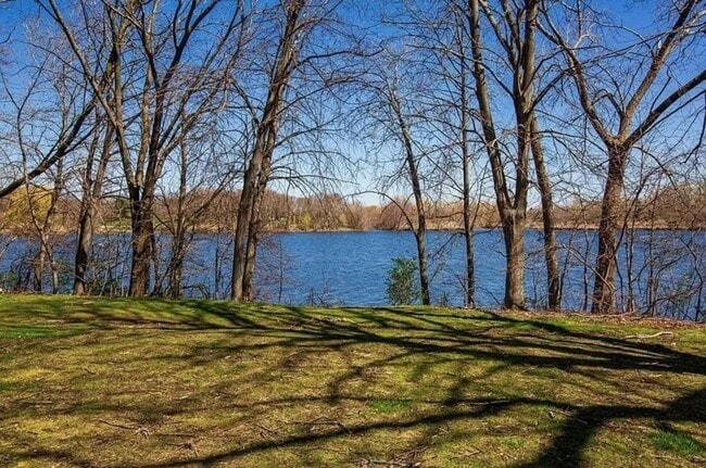 Primary Photo - 105 Shore Dr