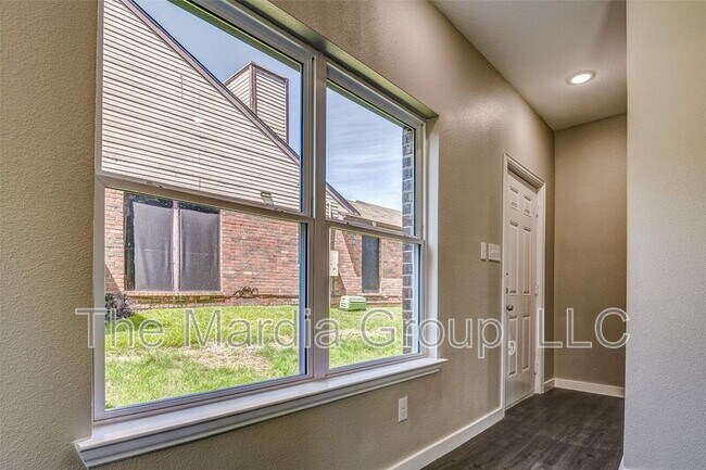 Building Photo - 1110 Woburn Dr