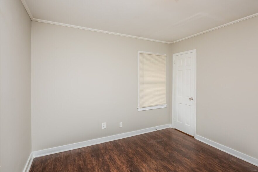 Building Photo - 1201 Valerie Woods Dr