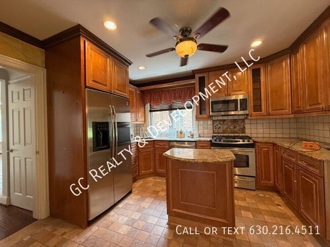 Building Photo - 4120 N Overhill Ave