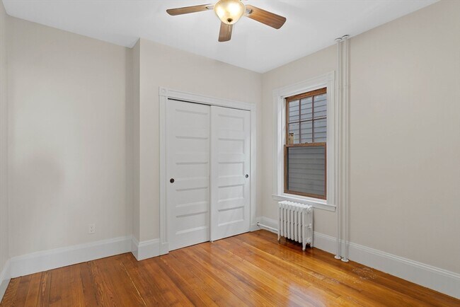 Building Photo - 21-1/2 Mt Vernon St