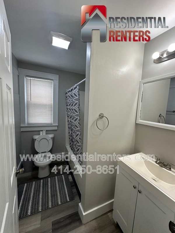 Building Photo - 2461 N 45th St