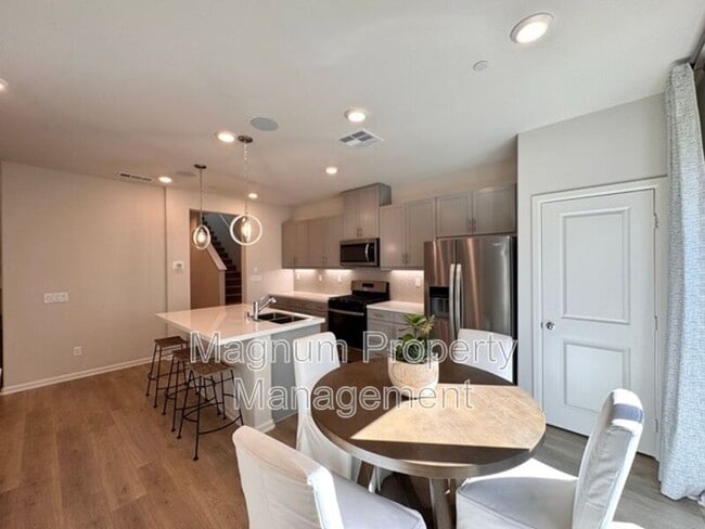 Building Photo - 25147 Hunter Ave