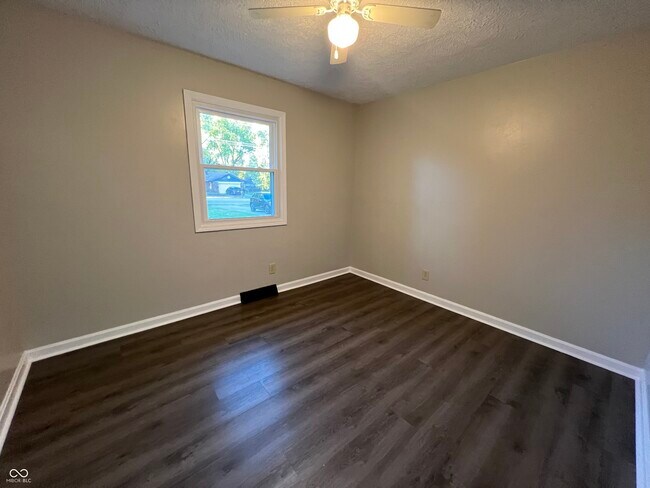 Building Photo - 4343 W Fairview Rd