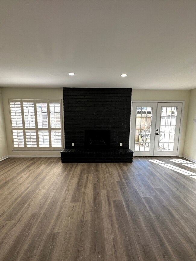 Building Photo - 10378 Briar Forest Dr