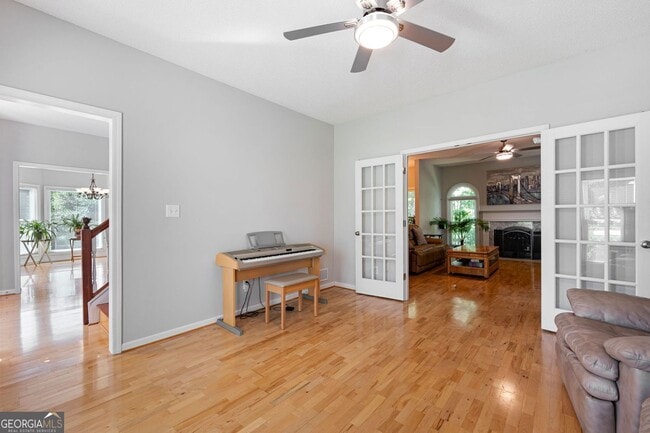 Building Photo - 821 Soaring Dr NE