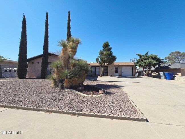 Primary Photo - 6625 Escondido Dr