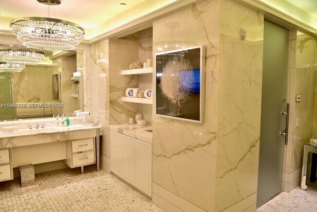 Building Photo - 17475 Collins Ave