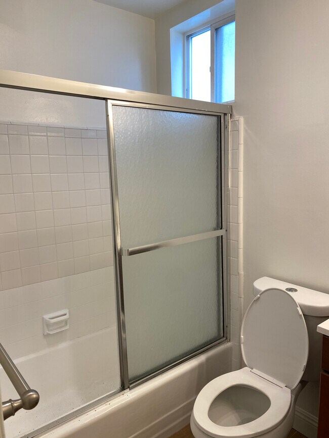 Hallway Bathroom - 11983 Walnut Ln