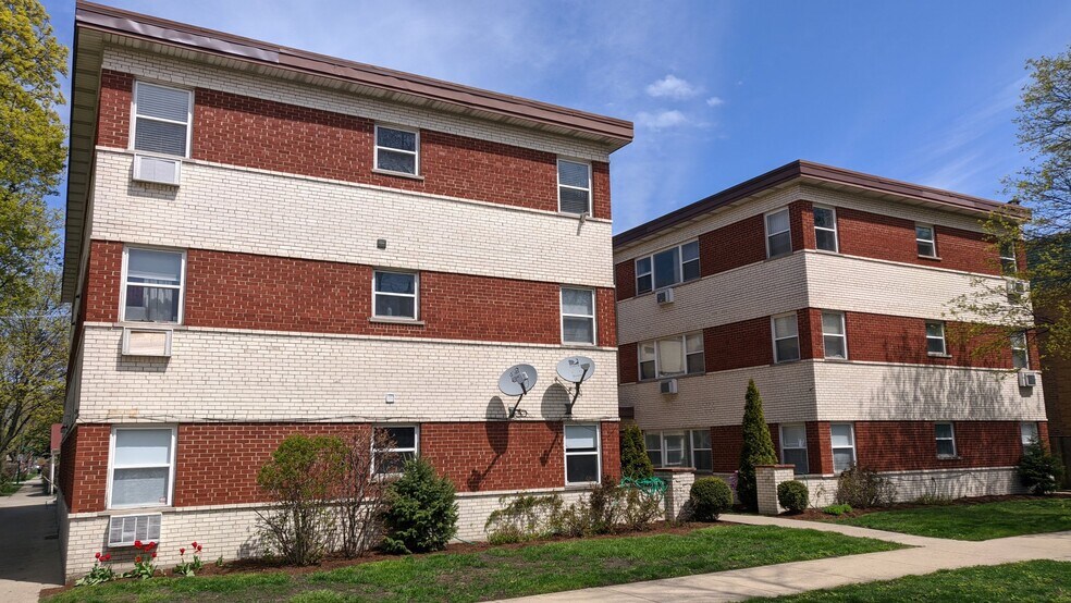 Building Photo - 2654 W Rascher Ave