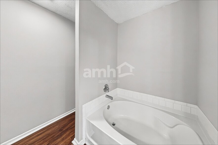 Building Photo - 2945 Sentiment Ln