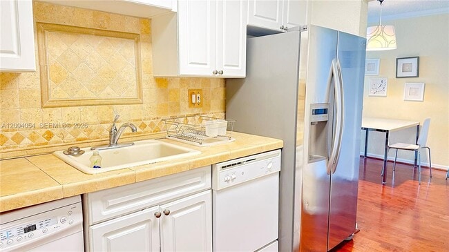 Building Photo - 2501 S Ocean Dr