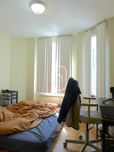 Building Photo - 87 Gainsborough St