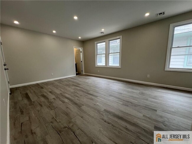Building Photo - 588 Livingston Ave