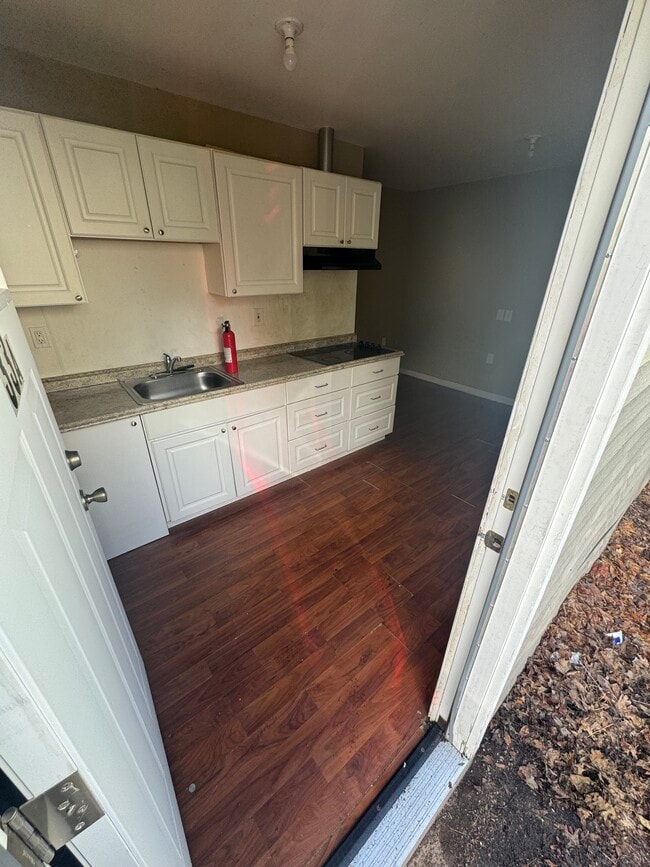 Building Photo - 33 Bushnell Ave