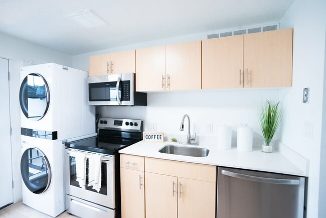 Building Photo - Ashli Townhomes