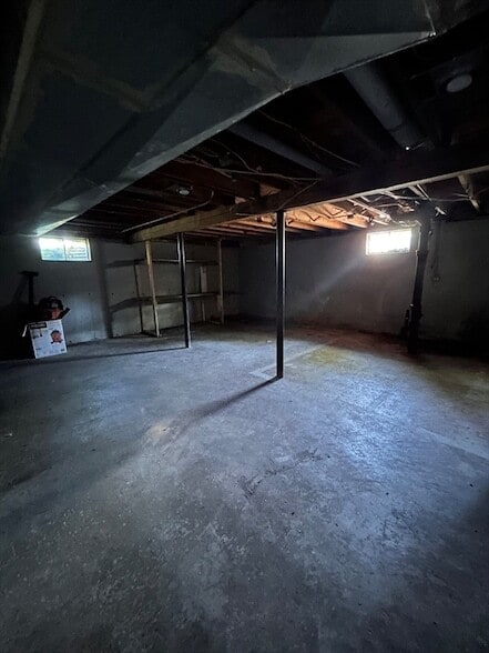Building Photo - 335 Canton St