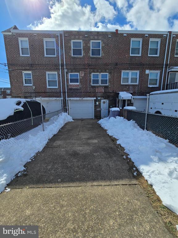 Building Photo - 2849 Hellerman St