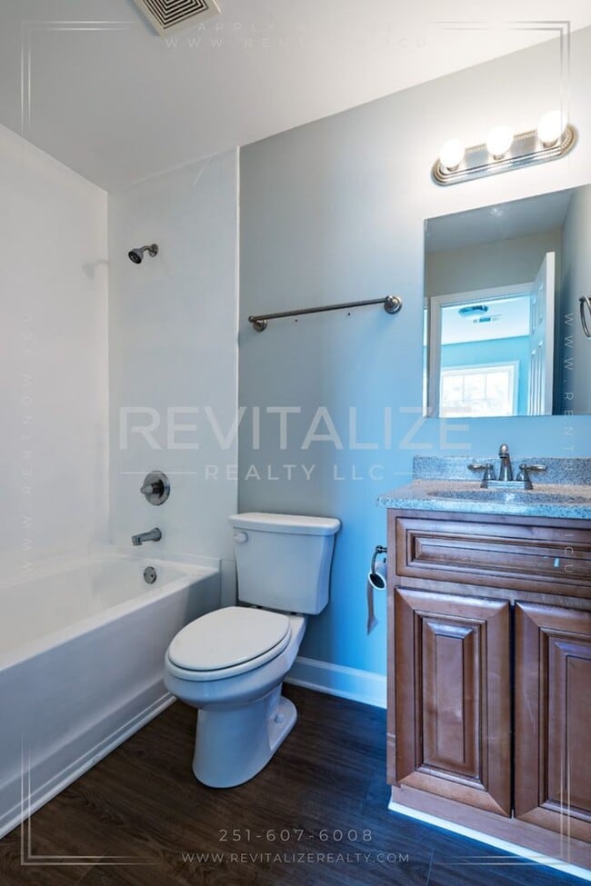 Building Photo - **NO SECURITY DEPOSIT** 5 Bedroom Home in ...