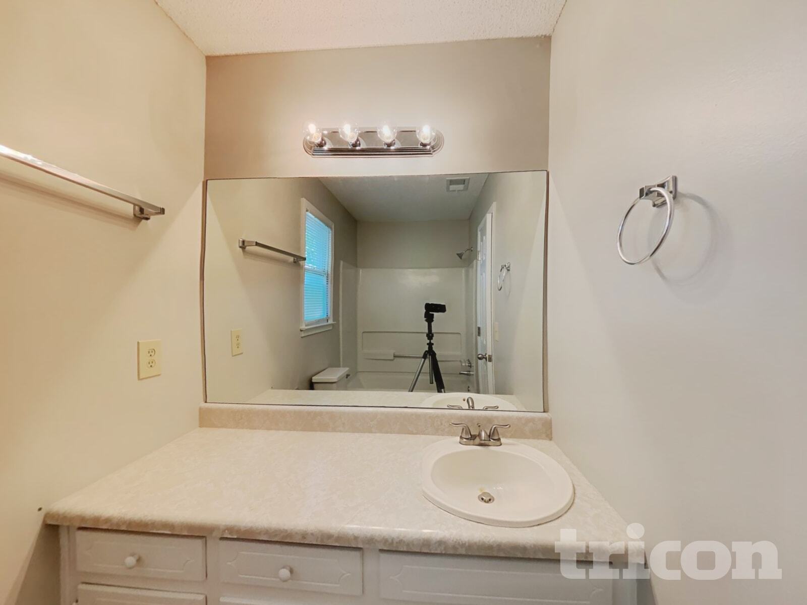 Building Photo - 529 Slew Ave