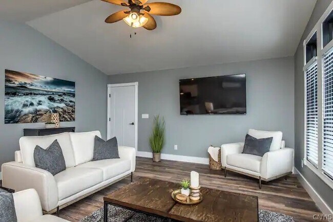 Building Photo - 104 Sand Piper