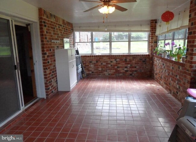 Building Photo - 9400 Tiller Dr