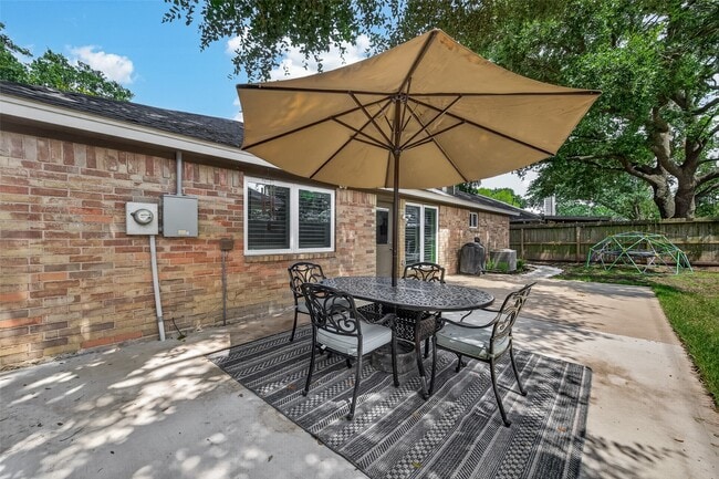 Building Photo - 22939 Indian Ridge Dr