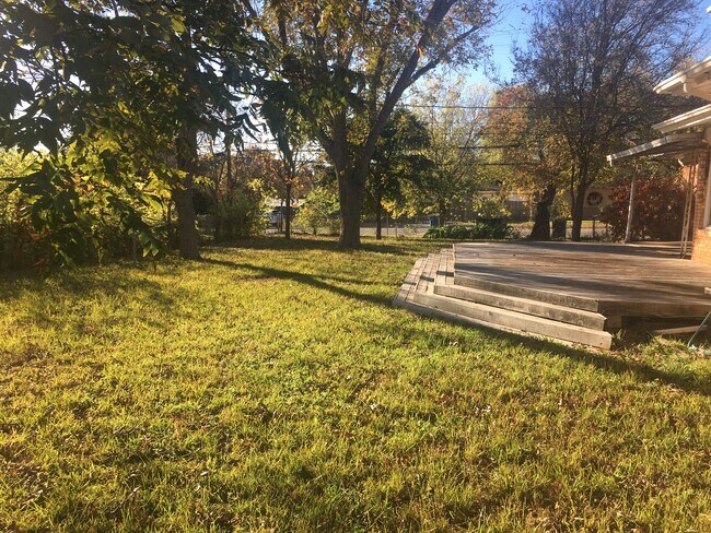 Building Photo - 130 Rolling Green Dr