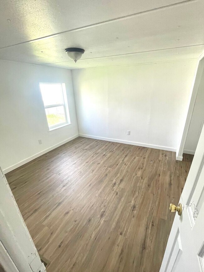 Building Photo - 765 Eve Dr