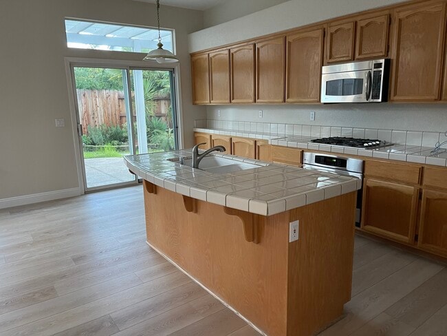 Building Photo - 5637 Darby Rd