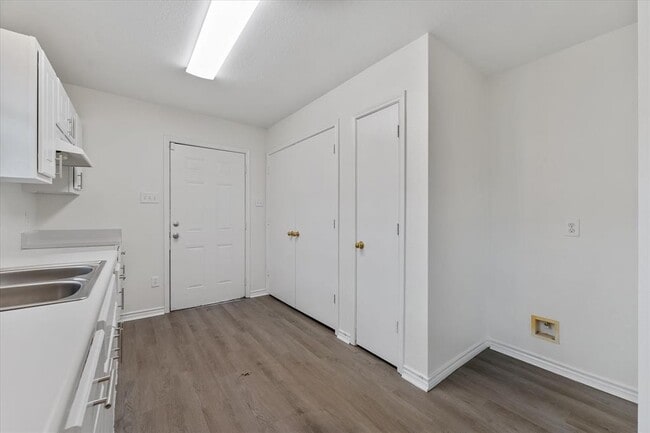 Building Photo - 11419 Roandale Dr