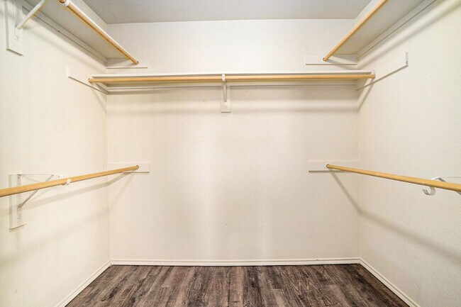 Building Photo - Welcome to this charming 3-bedroom, 2-bath...