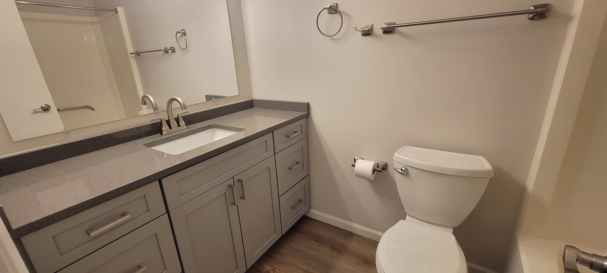 Building Photo - 2080 NW Hickory Ln