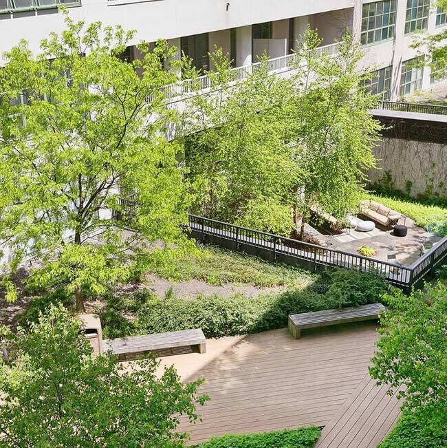 Building Photo - 184 Kent Ave