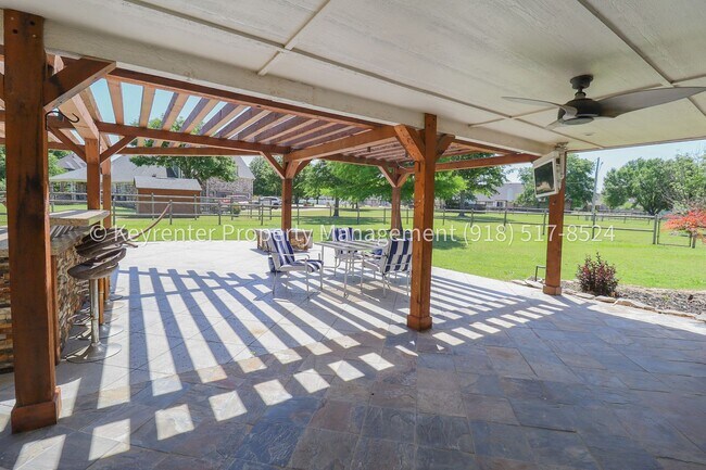 Building Photo - Incredible 4 Bedroom 4 Bath Home in Owasso!!!