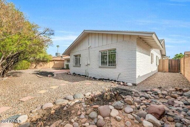 Building Photo - 1734 E Laguna Dr