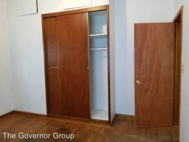 Building Photo - 2 Bedroom/1 Bathroom in Iowa City - East Side