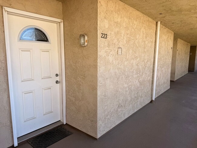 Building Photo - 223 E Surfside Dr
