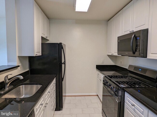 Building Photo - 5563 Seminary Rd