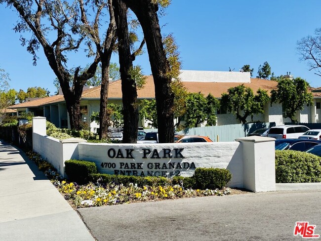 Building Photo - 4738 Park Granada