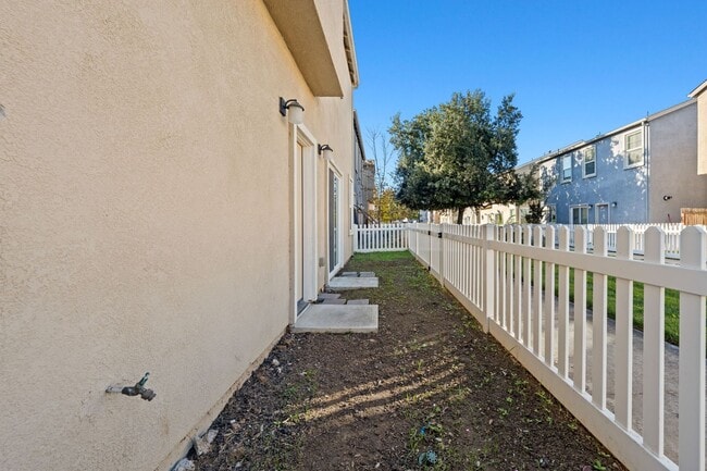 Building Photo - 461 Ashwick Loop