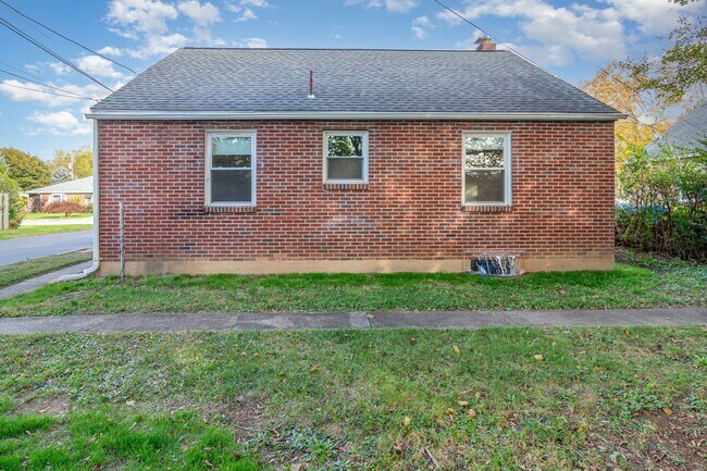 Building Photo - Charming 2BR Cape Cod